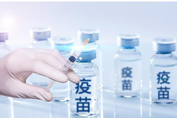 我國新冠疫苗累計(jì)接種近24億劑次，專家回應(yīng)熱點(diǎn)問題